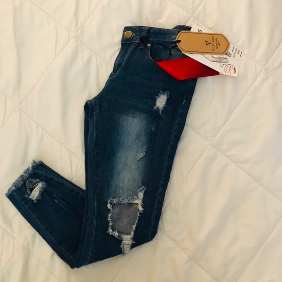 Destructed Jeans - Picture 1 of 2